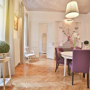 Apartment Nadi's - Heart Of